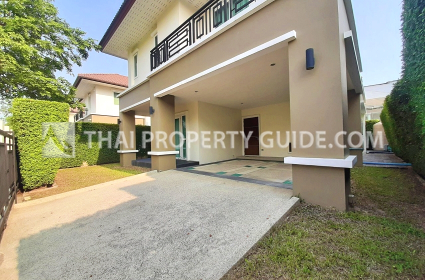 House with Shared Pool in Sukhumvit 